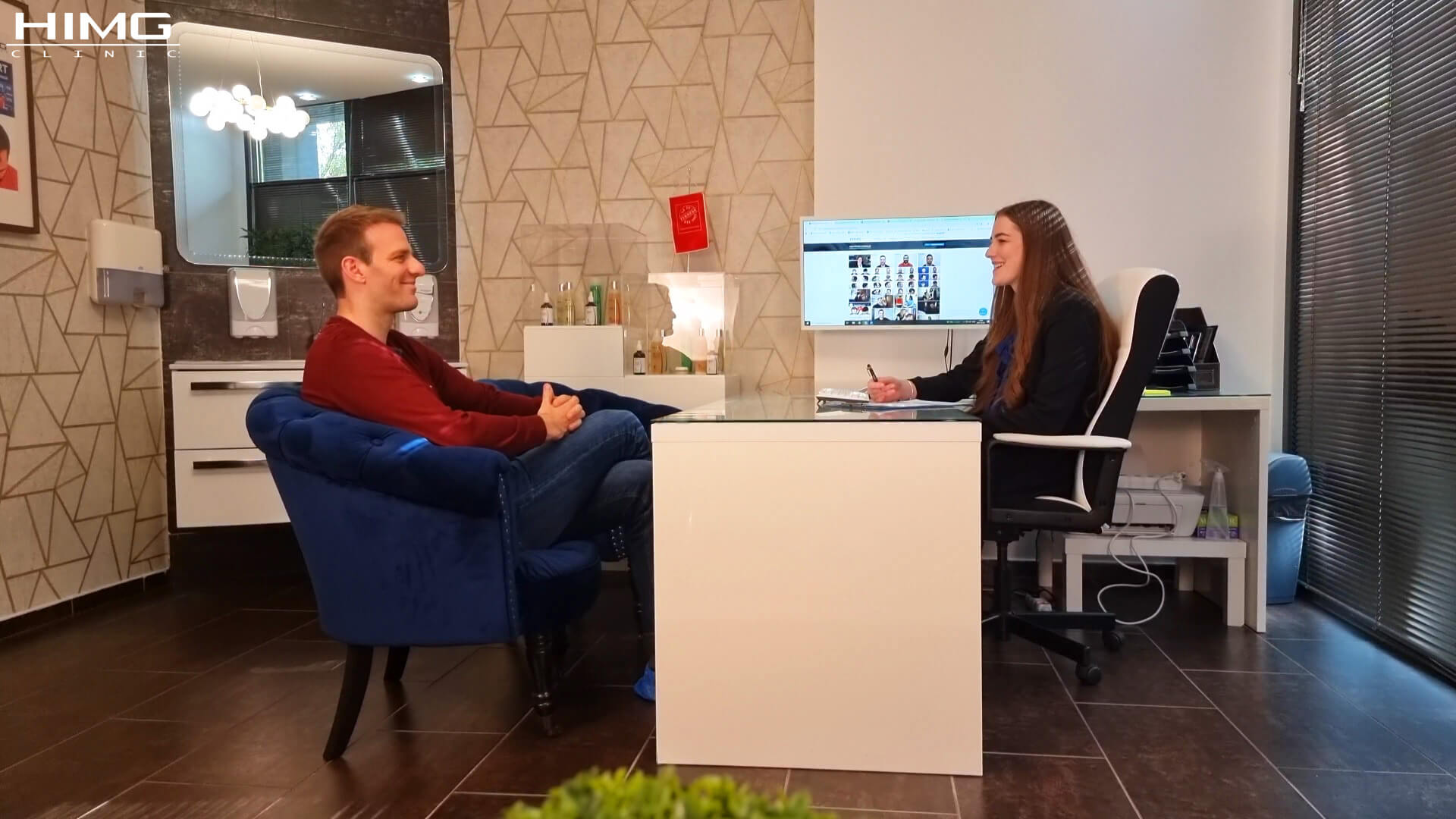 Kókai Lénárd és a HIMG Klinika szakkonzulense Gál Olívia