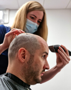 Wie sieht ein typischer Haartransplantationstag aus? Wie sieht ein typischer Haartransplantationstag aus?