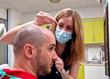 HIMG hajbeültetési klinika